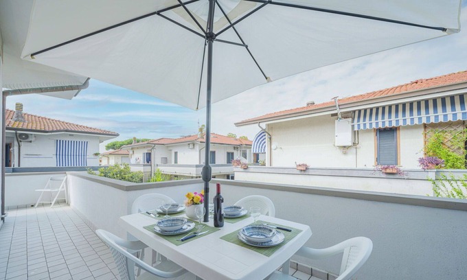 Torre del Lago Puccini Apartment | Nice apartment for 4 guests with A/C, WIFI, TV, patio, pets allowed and parking