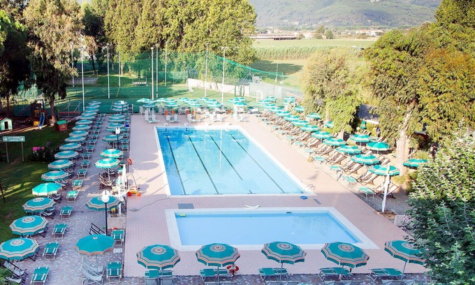 Luni Mare Apartment | Nice apartment for 4 guests with pool, WIFI, A/C, TV, balcony, pets allowed and parking