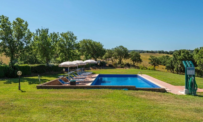 Scansano Villa | Nice apartment in villa for 6 people with WIFI, pool, TV, patio, pets allowed and parking