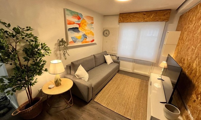 Las Campas y San Claudio Condo | Nice apartment 7 minutes from downtown and from the bus and train stations.