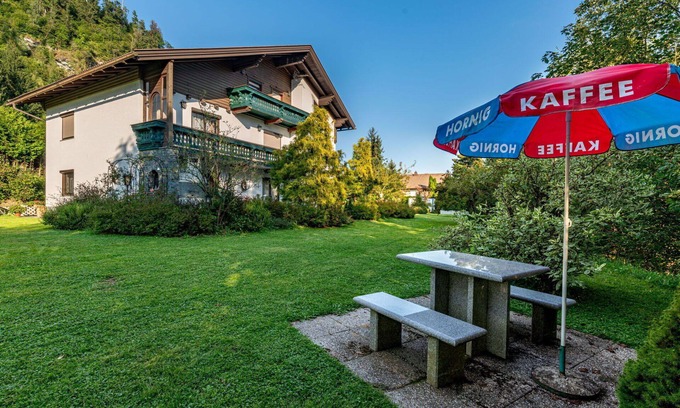Agsdorf Apartment | Nice apartment for 4 guests with WIFI, TV, patio, pets allowed and parking