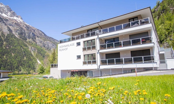 Runhof Apartment | Nice apartment for 4 people with WIFI, TV, terrace, pets allowed and parking