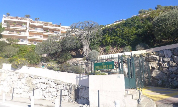 Eze Apartment | Nice apartment for 4 guests with WIFI, pool, A/C, TV, terrace and pets allowed