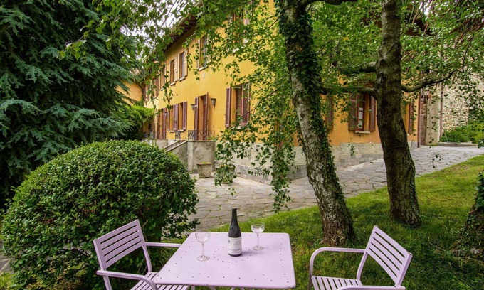 Tavernerio Apartment | Nice apartment for 4 people with WIFI, TV, patio, pets allowed and parking