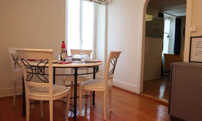 Villette Apartment | Nice apartment for 4 people with WIFI, TV, patio, pets allowed and parking