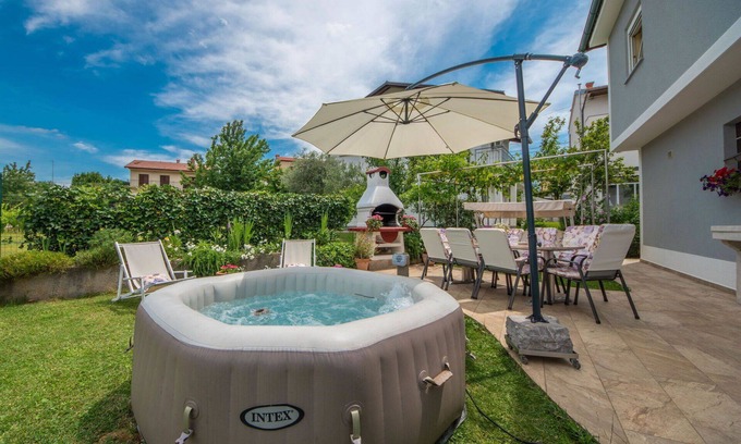 Cikovici Apartment | Nice apartment for 5 people with A/C, hot tub, WIFI, TV, terrace and parking