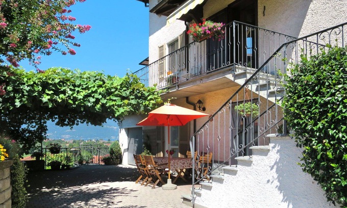 Luino Apartment | Nice apartment for 5 people with WIFI, TV, terrace and pets allowed