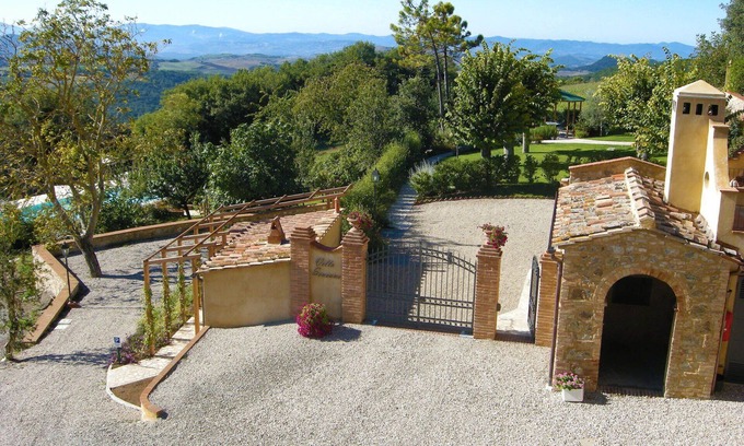 Volterra Apartment | Nice apartment for 6 guests with WIFI, pool, TV, pets allowed and parking, close to San Gimignano