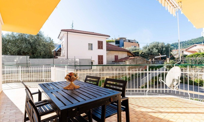 Taggia Apartment | Nice apartment for 6 people with WIFI, balcony, pets allowed and parking