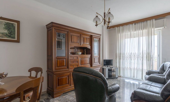 Vallecrosia Apartment | Nice apartment for 5 people with WIFI, TV, balcony, pets allowed and parking