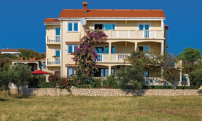 Povljana Apartment | Nice apartment in Povljana with WiFi