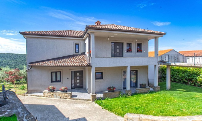 Koper Apartment | Nice apartment in Smarje with WiFi