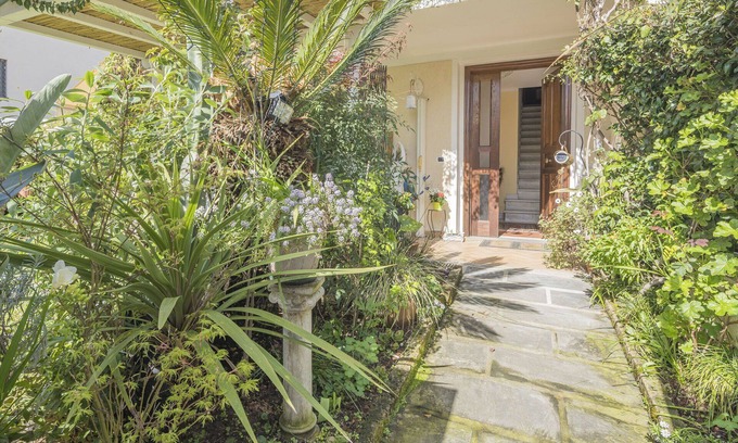 Seravezza Apartment | Nice apartment for 6 people with hot tub, WIFI, A/C, balcony, pets allowed and parking