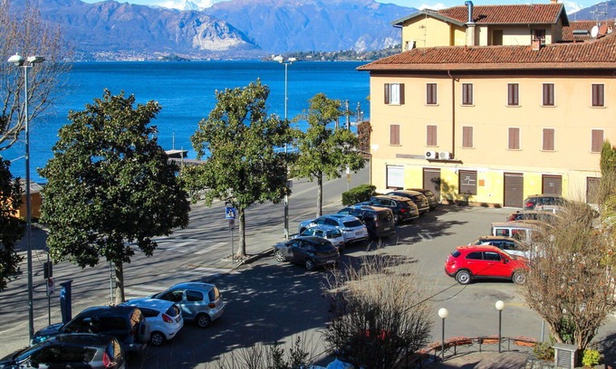 Laveno Apartment | Nice apartment for 4 people with WIFI, TV, balcony, pets allowed and parking