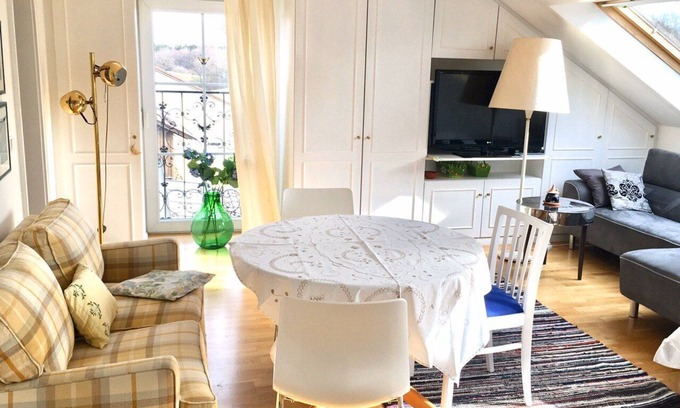 Poecking Apartment | Nice apartment with extra kitchen, bathroom, whirlpool, shower and bathtub.
