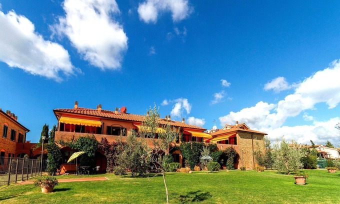 Sughera Apartment | Nice apartment with WIFI, pool, A/C, TV, veranda, panoramic view, parking, close to San Gimignano