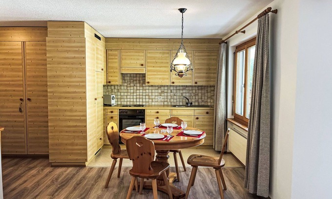 Grisons Apartment | Nice apartment with WIFI, pool, TV, balcony, pets allowed, panoramic view and parking