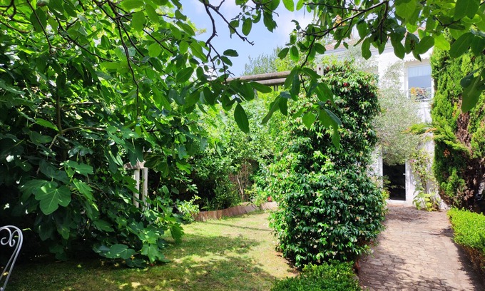 Paimboeuf House | NICE CHARACTER HOUSE on the banks of the Loire AND ITS FLOWERED GARDEN, 10 MN FROM THE SEA