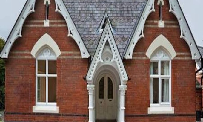 Rostrevor House | Nice double room and bathroom with own door access