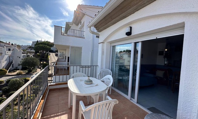 Roses Town Center Apartment | Nice flat with pool and mountain view AV-28