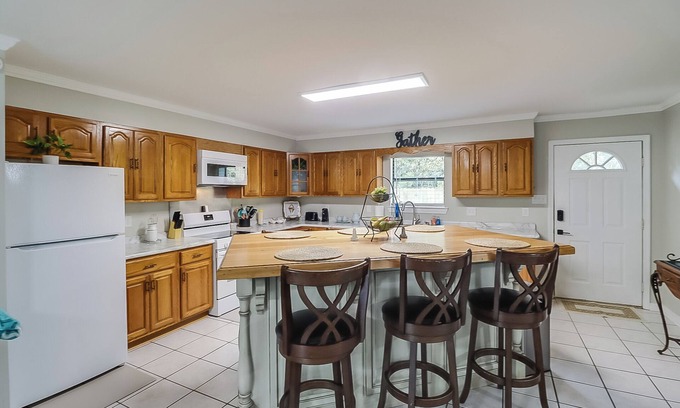 Mississippi City House | Nice Gulf Coast Home near Beach, Casinos, Downtown & Hwy 90 access!