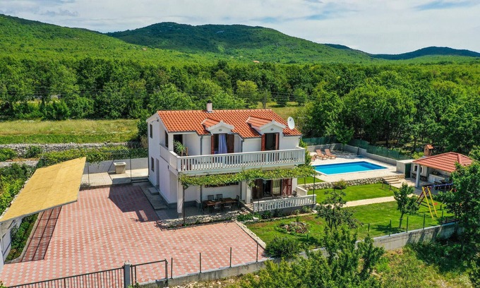 Central Dalmatia House | Nice home in Blato Na Cetini