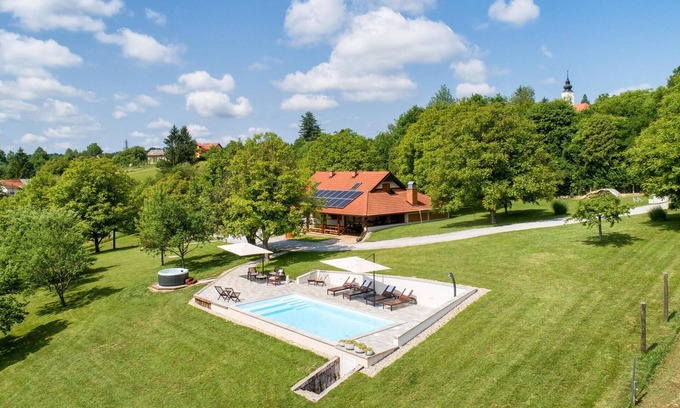 Glina House | Nice home in Glina with sauna
