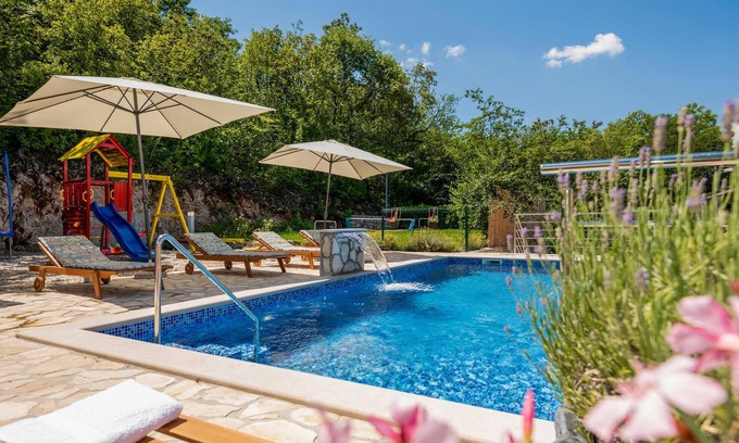 Grubine House | Nice home in Grubine with WiFi