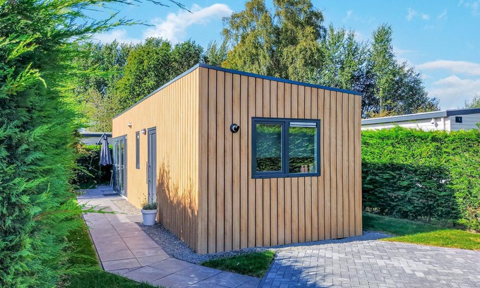 Heinkenszand House | Nice home in Heinkenszand with kitchen