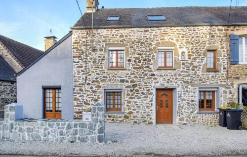 Quettehou House | Nice Home In Quettehou With Kitchen