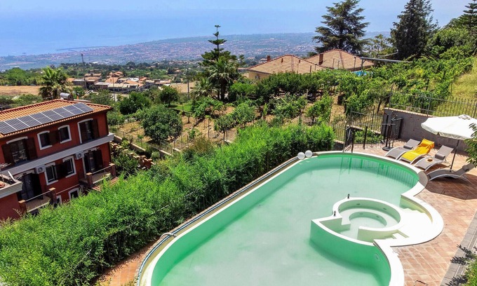 Coste House | Nice home in Sant'Alfio with sauna