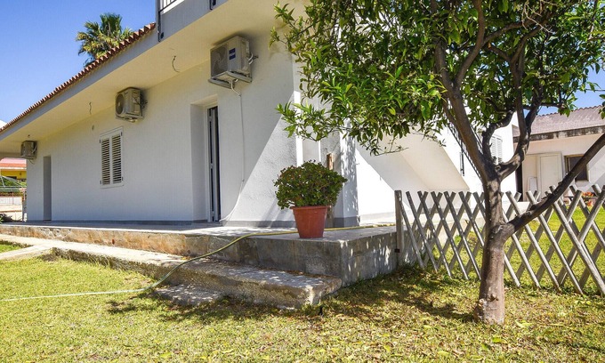 Arenella House | Nice home in Siracusa with WiFi