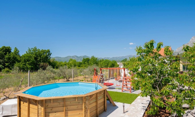 Vrgorac House | Nice home in Zavojane