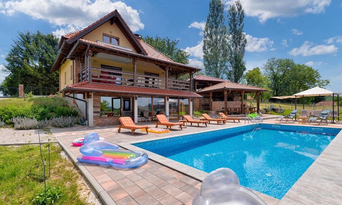Medimurje House | Nice home in Zelezna Gora with sauna
