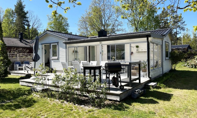 Vastervik House | Nice house with guest house 150 meters from the sea outside Västervik | SE05073