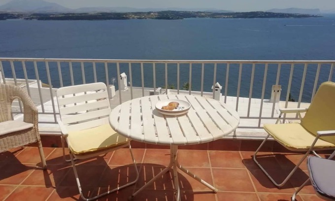 Spetses Apartment | Nice House With sea View in Spetses, Greece