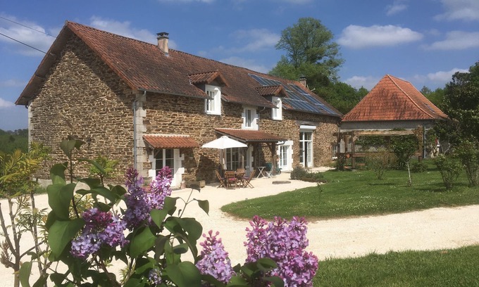 Chalais Apartment | Nice independent apartment in an old farm
