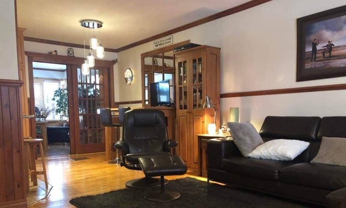 Vaudreuil Cottage | Nice luxirious interious, quiet neighbourhood , Nice backyard set up