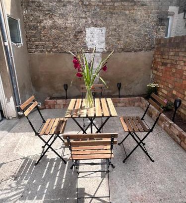 Tower Hamlets Apartment | Nice stay in central
