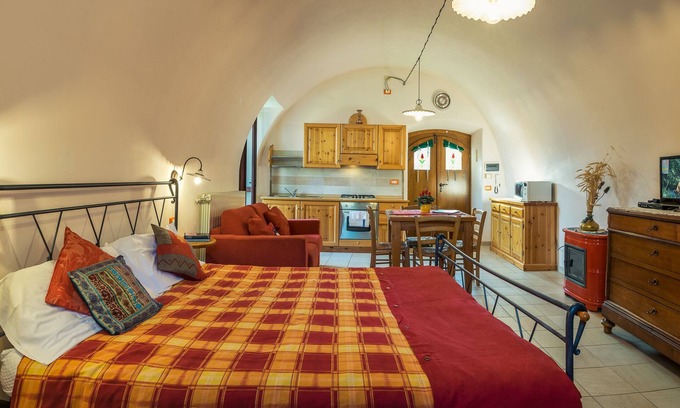 Zorzino Apartment | Nice studio with lake view in Zorzino castle, Adele apartment