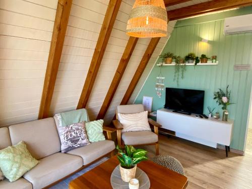 Bedekaspeler Marsch House | NiKoPes Triangle Vacation Home