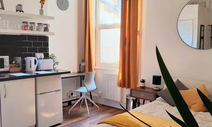Roath House | Ninian Studio (1 bed)