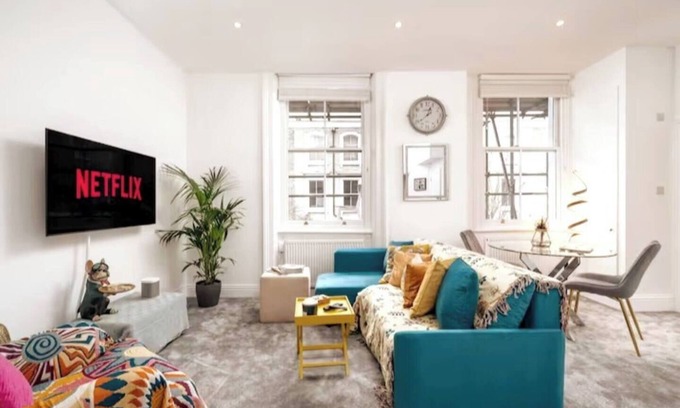 Redcliffe Apartment | Niru Experience Elegant Apartment in Kensington