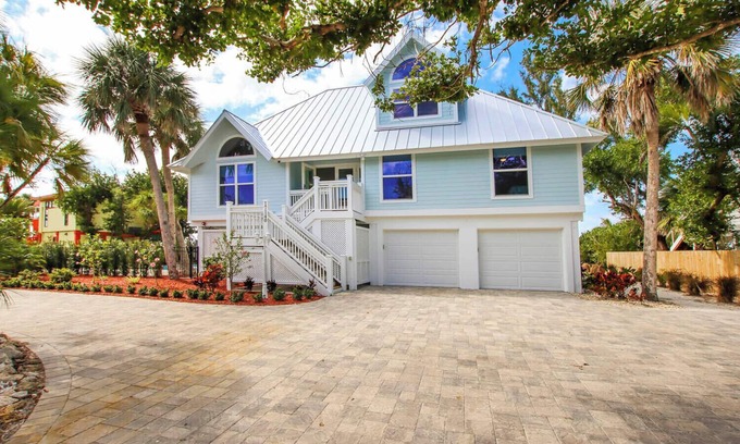 Wulfert House | Nirvana Beachfront 3 Bedroom/3 Bath House