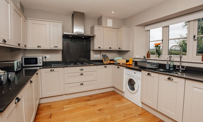 Frieth House | Nixey Cottage - From 250 Per Night