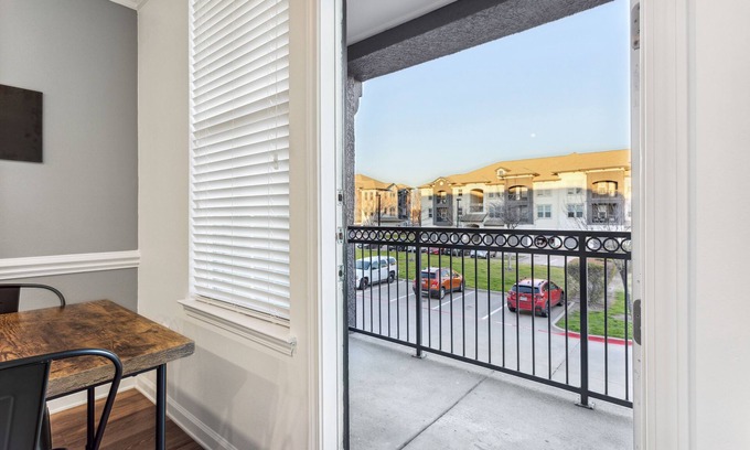Frisco Apartment | nModern + Retro Stylish Comfort, Perfect for Business or Leisure