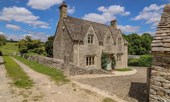Chedworth House | NO 1 EASTINGTON, family friendly, with open fire in Northleach