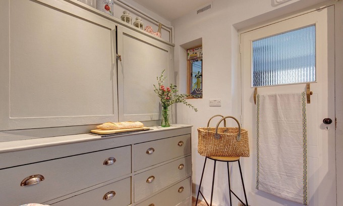 Swaffham Apartment | No 1 , Sparham Hall - sleeps 5 guests in 3 bedrooms