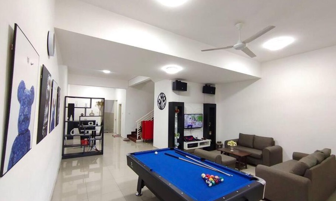 Pasir Penambang House | No 70 Sunlight Homestay 4R3B - 24 Pax, Karaoke