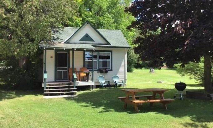 Cedarville Cabin | No. 8 Cabin - Les Cheneaux Landing
